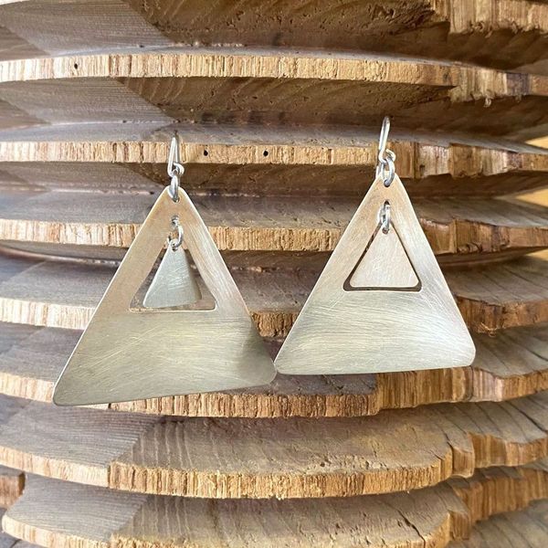 2. Geometric triangle earrings silver grey BRASS Workshop 23mo1