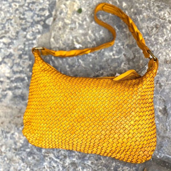 2. Borsa tracolla intrecciata rettangolare senape BRASS Workshop b87458