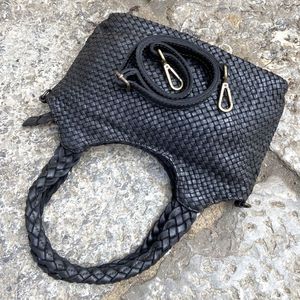 1. Borsa doppio manico intrecciato nero