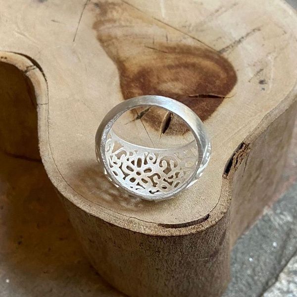 3. Rounded flower ring grey BRASS Workshop 24an05