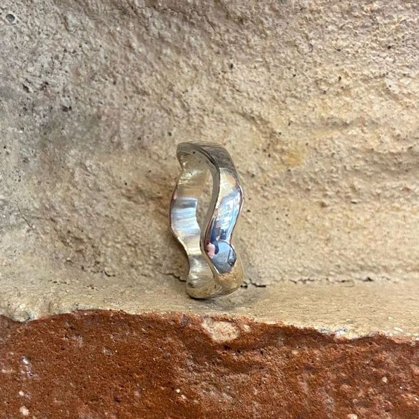 1. Wave wedding ring silver grey BRASS Workshop 24an09