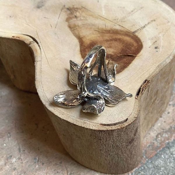 2. Frangipani flower ring silver grey BRASS Workshop 24an15