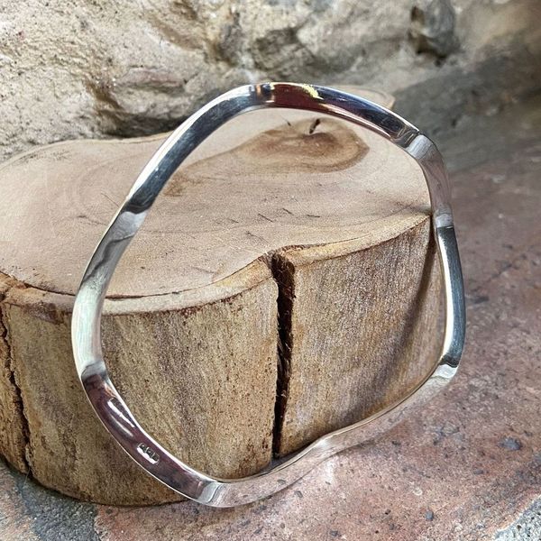 2. Wave, rigid silver bracelet silver gray BRASS Workshop 24br06