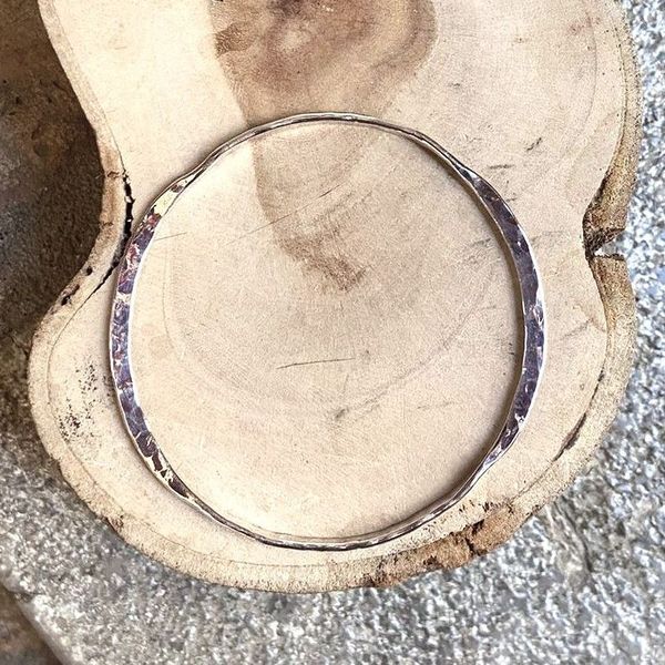 2. Bracciale rigido chiuso grigio argento BRASS Workshop 24br11