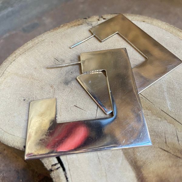 1. Orecchini quadrato piatto grigio argento BRASS Workshop 24or16