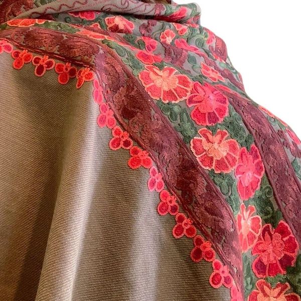 4. Wool scarf 21 red BRASS Workshop wool21