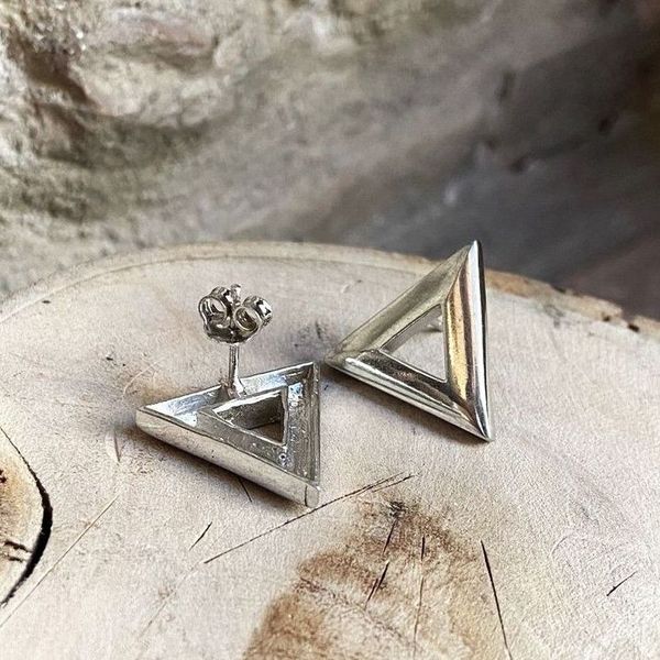 2. Upside down triangle earrings silver grey BRASS Workshop 24or25