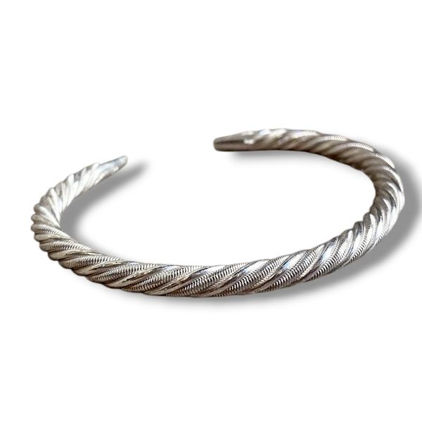 2. Rigid open torchon bracelet silver grey BRASS Workshop 24br19