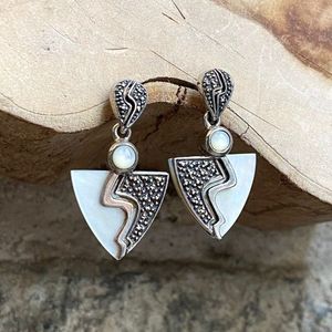 Orecchini marcassite e madreperla bianco BRASS Workshop