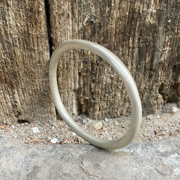 3. Rigid oval satin bracelet silver grey BRASS Workshop 24br29