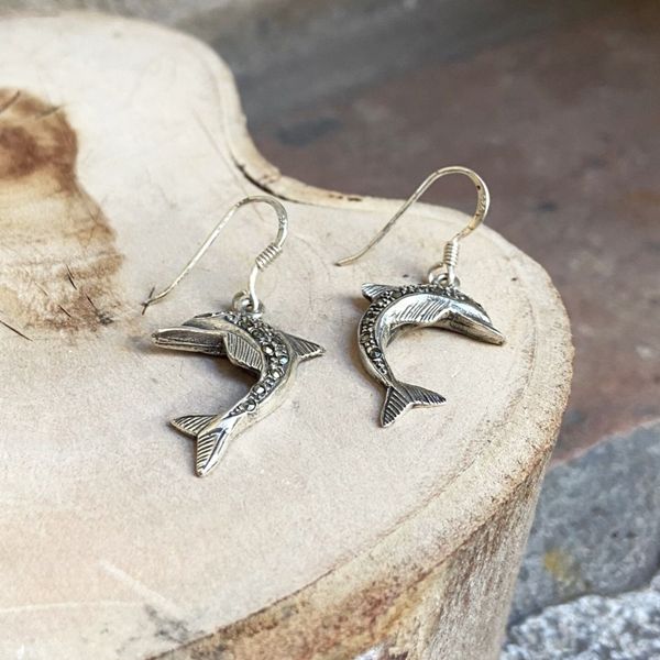 2. Orecchini Delfini con marcassite grigio argento BRASS Workshop 24or41