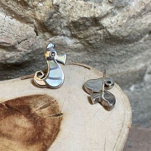 1. Seahorse earrings Silver gray