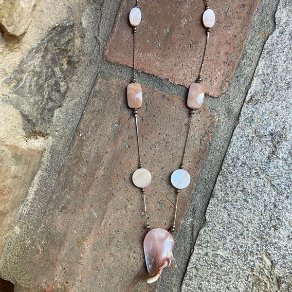 5. Natural mother-of-pearl necklace pink BRASS Workshop 24cl03