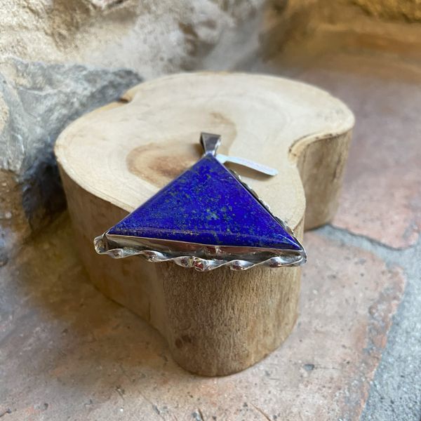1. Triangle Lapis pendant blue BRASS Workshop 24pe04