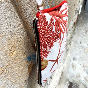 2. Seabed pochette red