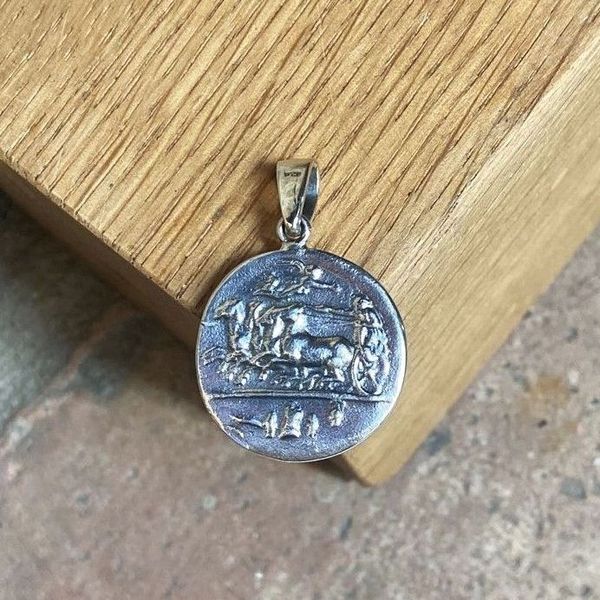 2. Arethusa coin pendant silver grey BRASS Workshop paa01