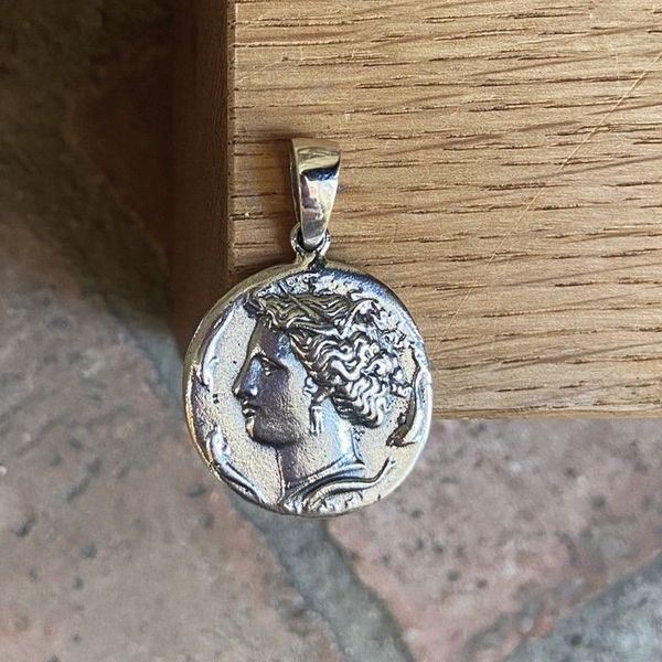 3. Arethusa coin pendant silver grey BRASS Workshop paa01