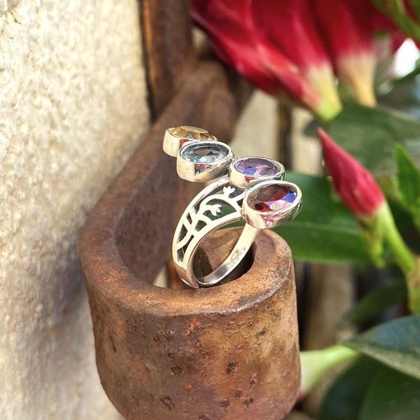 1. 4 quartz ring colored BRASS Workshop 24an45