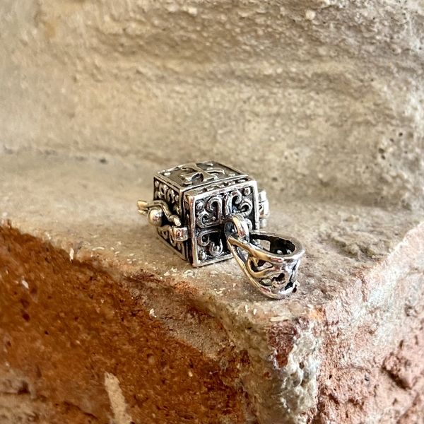 2. Urn mini pendant silver grey BRASS Workshop 24pe11