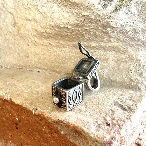 1. Urn mini pendant silver grey BRASS Workshop 24pe11