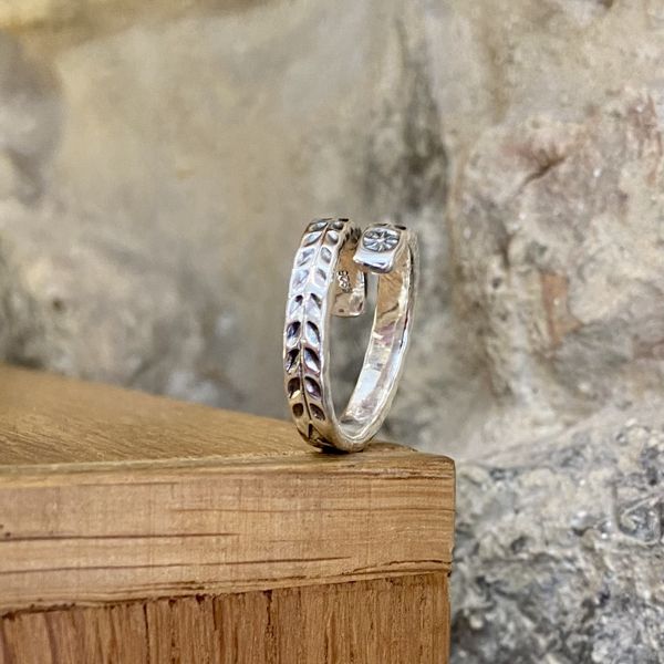 4. Small contrary band ring silver grey BRASS Workshop 24an61