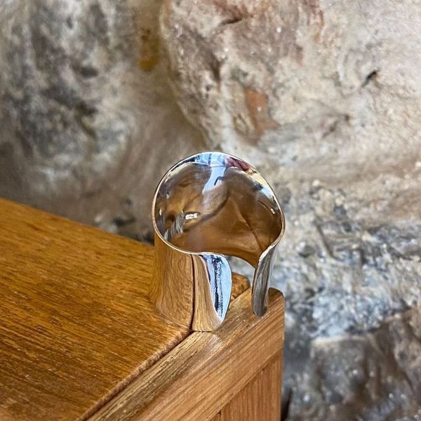 3. Asymmetric band ring silver grey BRASS Workshop 24an67