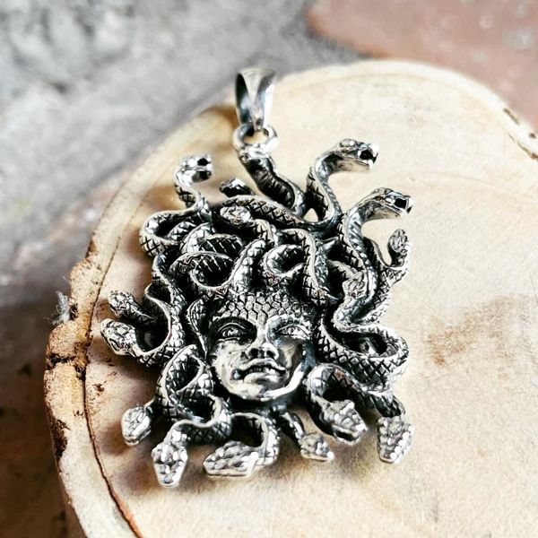 6. Face of Medusa pendant silver grey BRASS Workshop pemed