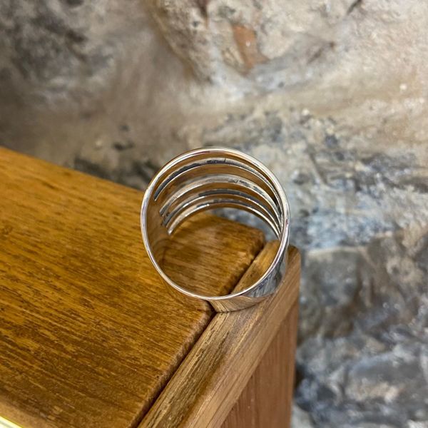 1. Stylized band ring silver grey BRASS Workshop 24an71