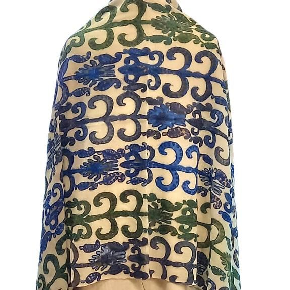 1. Scarf W25 white BRASS Workshop sw25