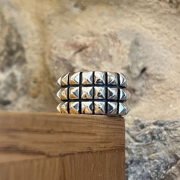 1. Studded ring silver grey BRASS Workshop 25an01