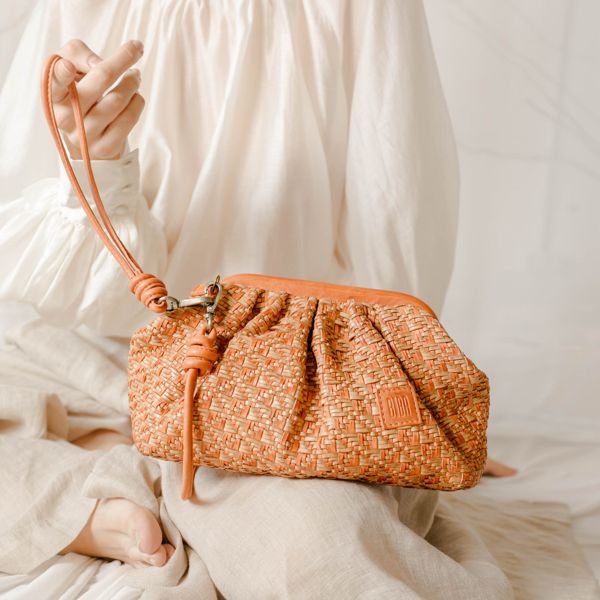 4. Parker clutch bag salmon BIBA par1l