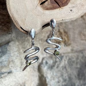 Orecchini pendenti cristallo verde grigio argento BRASS Workshop