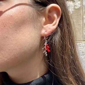 2. Orecchini pendenti rami coralli rosso