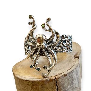 5. Bracciale rigido Polpo grigio argento