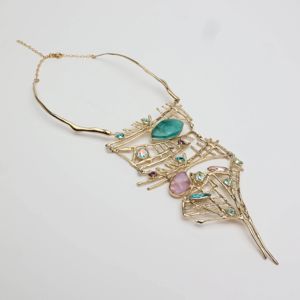 2. Collana Showstopper acqua resina