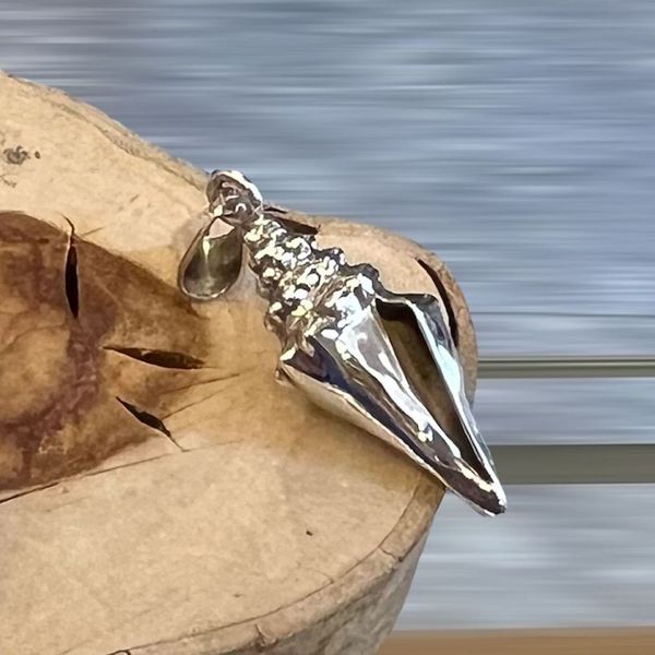 1. Shell pendant silver grey BRASS Workshop 25pe12