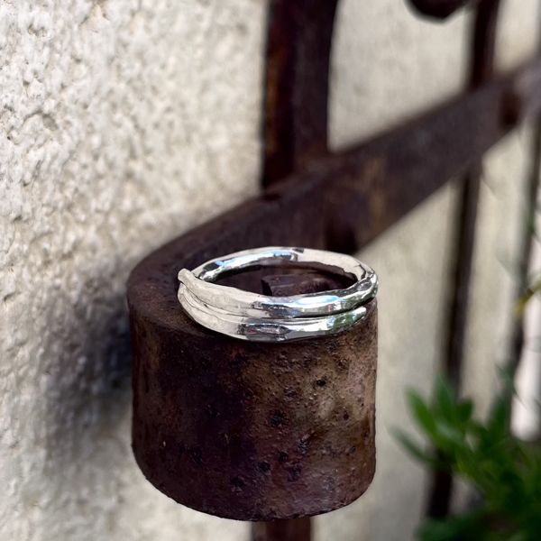 2. Hammered ring silver grey BRASS Workshop 25an14