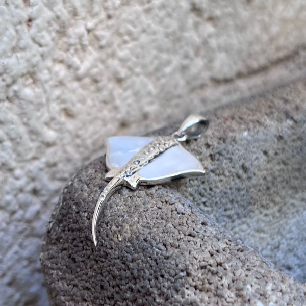 1. Pendente Manta bianco BRASS Workshop 25pe21