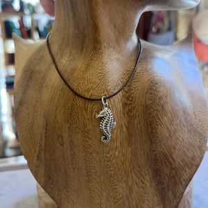 3. Seahorse Pendant silver grey BRASS Workshop 25pe25