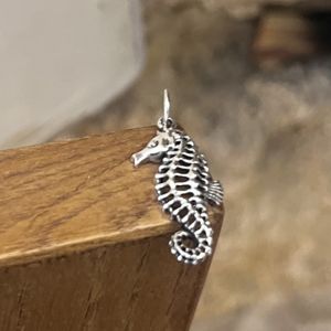 2. Seahorse Pendant silver grey BRASS Workshop 25pe25