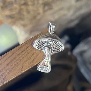 3. Hanging mushroom Silver grey BRASS Workshop 25pe26
