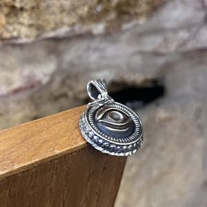 3. Eye Pendant silver grey BRASS Workshop 25pe28