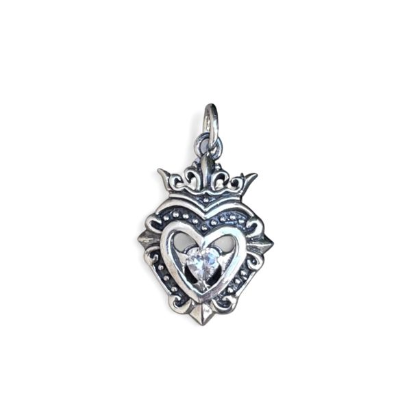 1. Crystal heart pendant silver grey BRASS Workshop 25pe29