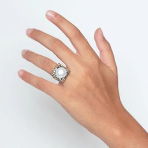 2. Signet ring with stone pearl