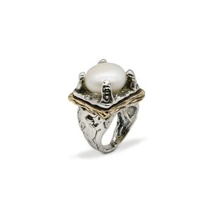 1. Signet ring with stone pearl