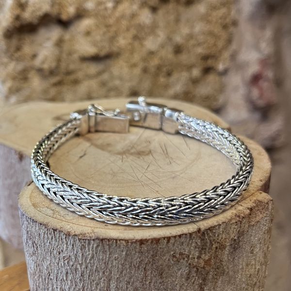 2. Interlocking bracelet silver gray BRASS Workshop 25br14