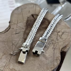 3. Interlocking bracelet silver gray