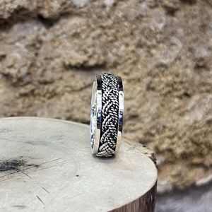 3. Spinner ring strings silver gray