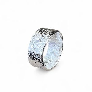 Anello fascia martellata grigio argento BRASS Workshop