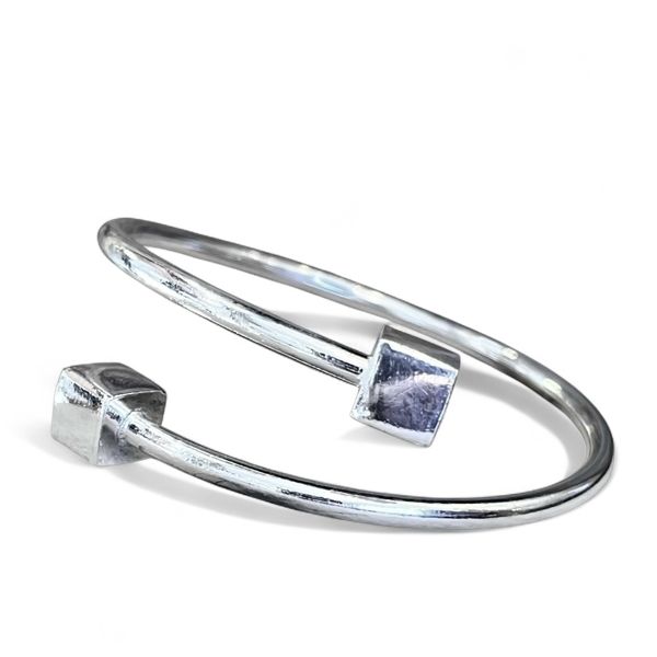 1. Rigid cube bracelet silver gray BRASS Workshop 25br18